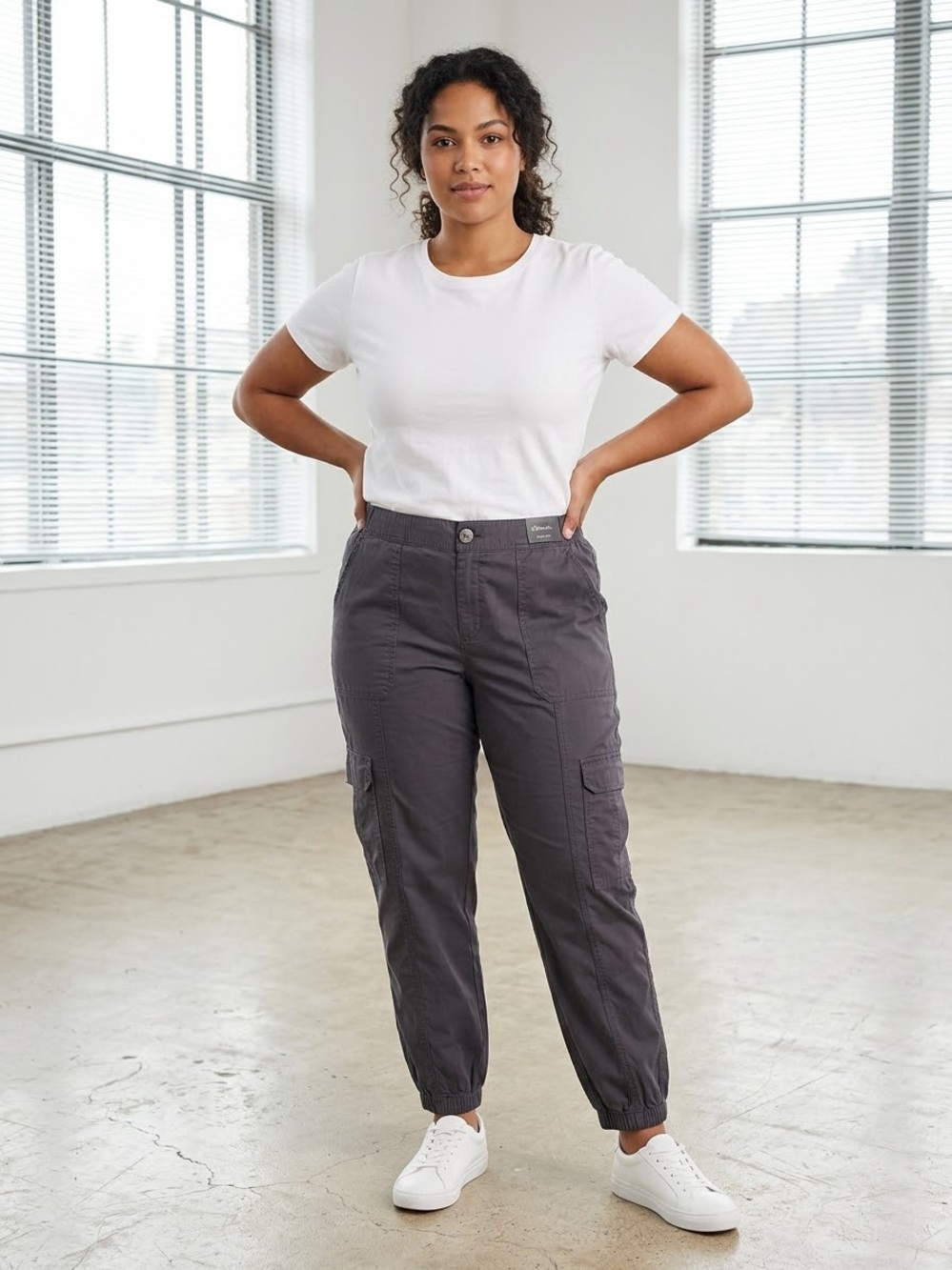 Reitmans Women's Cargo Joggers in Charcoal